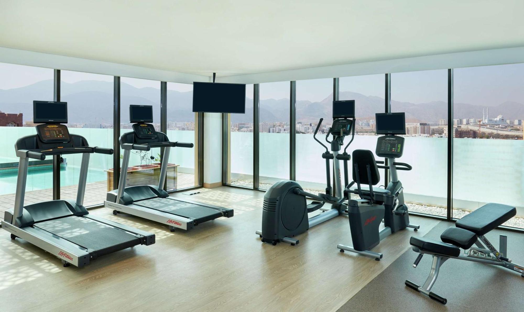 Hotel Hilton Garden Al Khuwair 4*