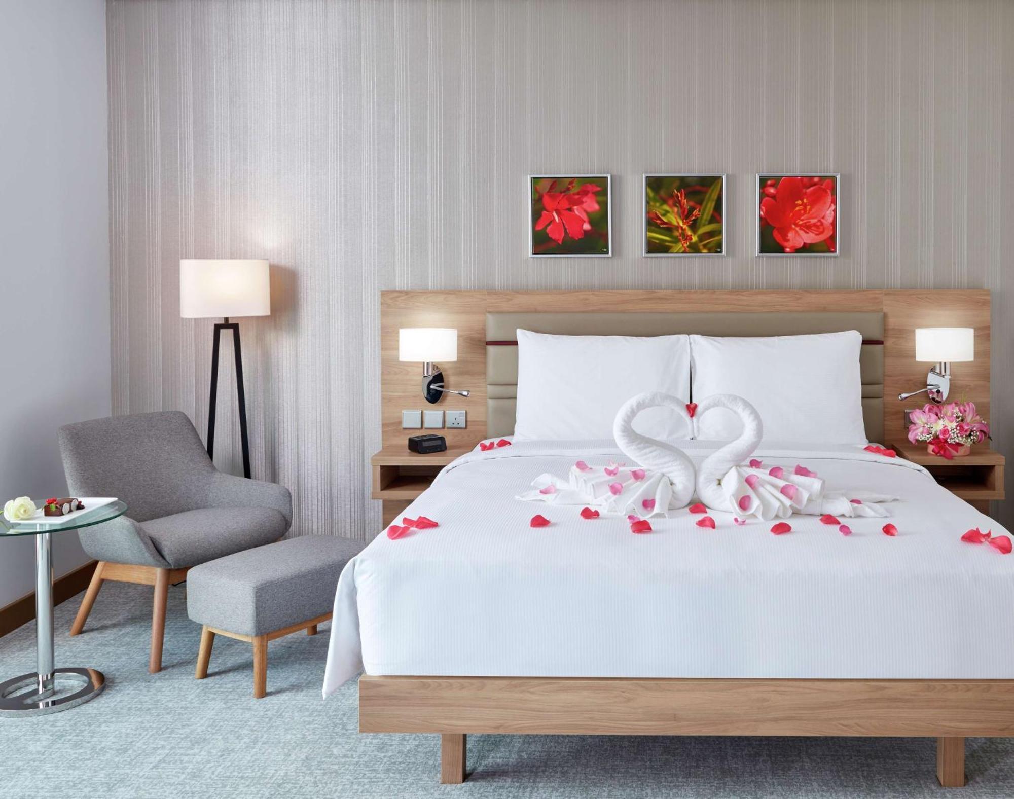 Hilton Garden Al Khuwair Hotel 4*